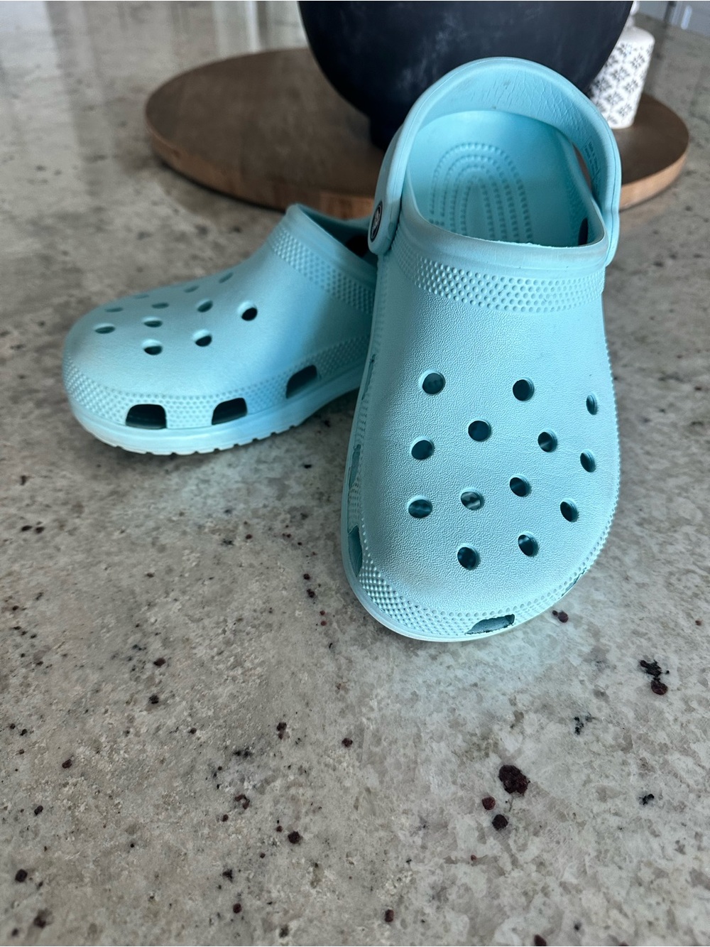 CROCS SIZE JUNIORS 6/WOMENS 8/MENS 6